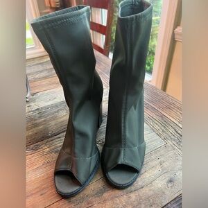 Urban Outfitters Black Chunky Heeled Peep Toe Ankle Boots Womens Size 8